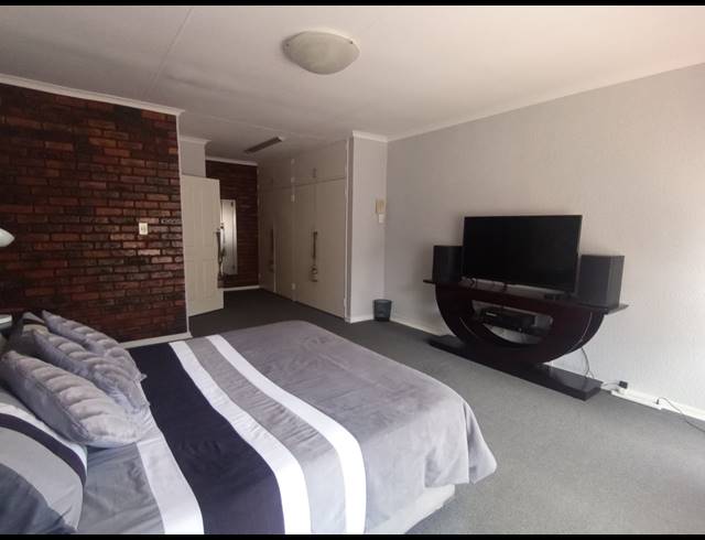 4 BEDROOM HOUSE FOR SALE IN THREE RIVERS EAST